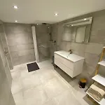 Pensión Alexander With Private Indoor Parking 3*