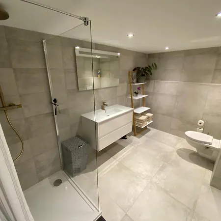 Alexander With Private Indoor Parking