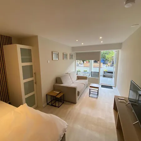 Alexander With Private Indoor Parking * 잔드보르트