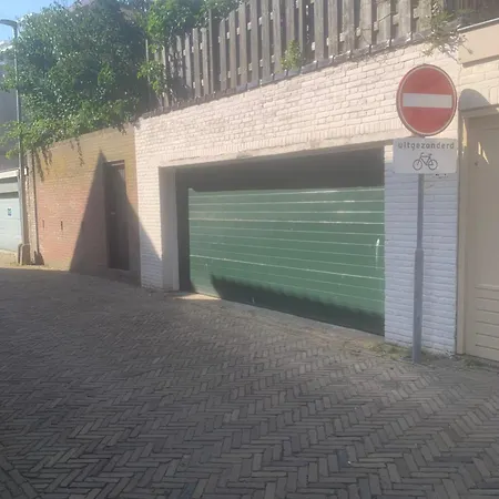 Pensión Alexander With Private Indoor Parking