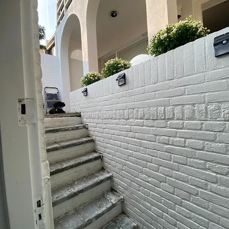 Pensión Alexander With Private Indoor Parking 3*