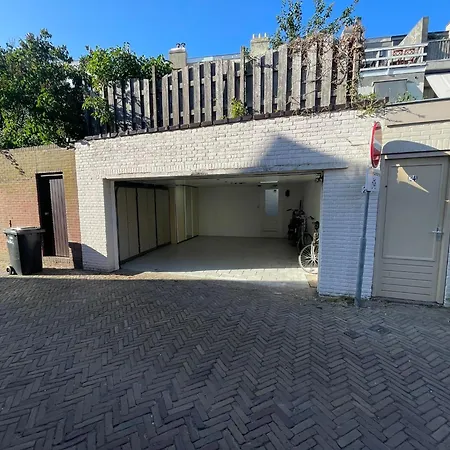 Pensión Alexander With Private Indoor Parking Zandvoort