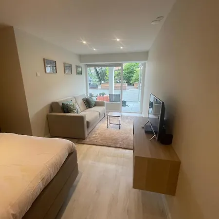 Alexander With Private Indoor Parking 3* 잔드보르트